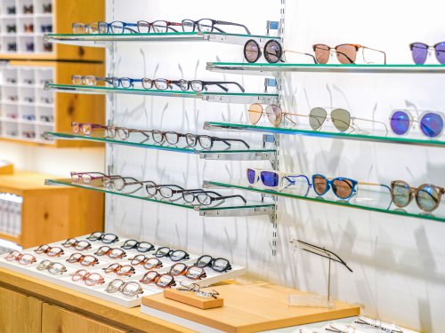 عینک فروشی شیراز⭐لیست بهترین عینک فروشی های شیراز